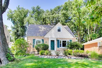 708 N Summit Street, Wheaton, IL 60187 - Photo 2