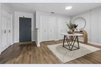 7201 N Lincoln Avenue #203, Lincolnwood, IL 60712 - Photo 2