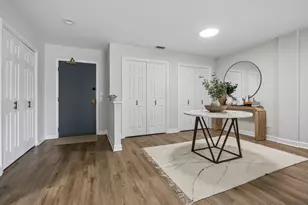 7201 N Lincoln Ave, Lincolnwood, IL 60712 - Photo 2
