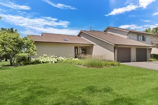 826 Shakespeare Dr, Grayslake, IL 60030 - Photo 2