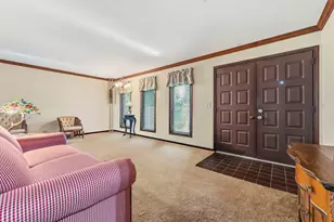 915 Carriage Dr, Algonquin, IL 60102 - Photo 2