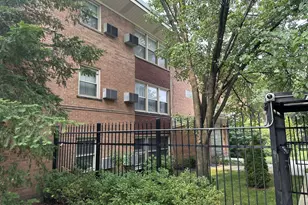 7526 N Ridge Blvd, Chicago, IL 60645 - Photo 1