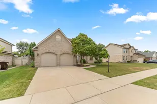 5441 Christopher Dr, Oak Forest, IL 60452 - Photo 2