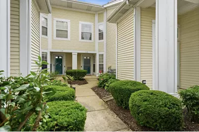 1117 Hawthorne Lane #1117, Elk Grove Village, IL 60007 - Photo 2