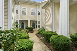 1117 Hawthorne Ln, Elk Grove Village, IL 60007 - Photo 2