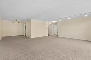 925 Spring Hill Dr, Northbrook, IL 60062 - Photo 8