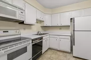 925 Spring Hill Dr, Northbrook, IL 60062 - Photo 12