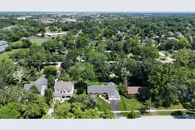325 E Hawthorne Boulevard, Wheaton, IL 60187 - Photo 8