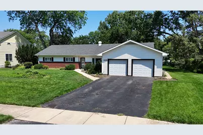 325 E Hawthorne Boulevard, Wheaton, IL 60187 - Photo 6