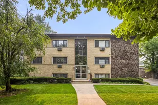 109 S Elmwood Ave, Oak Park, IL 60302 - Photo 1