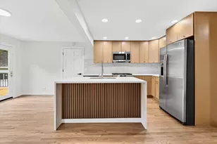 33 Valewood Rd, West Chicago, IL 60185 - Photo 8