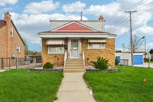 8853 S Troy Ave, Evergreen Park, IL 60805 - Photo 2