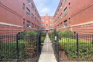 5748 N Winthrop Ave, Chicago, IL 60660 - Photo 1