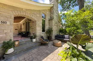 580 Lee St, Glen Ellyn, IL 60137 - Photo 2