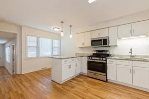 5018 Dobson St, Skokie, IL 60077 - Photo 6
