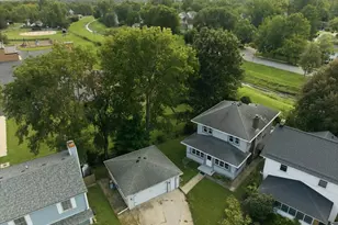 9 Hale Ct, Normal, IL 61761 - Photo 2