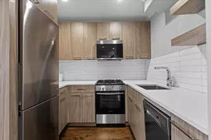 541 W Oakdale Ave, Chicago, IL 60657 - Photo 2