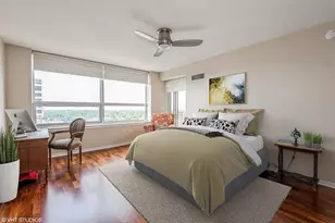 807 Davis St, Evanston, IL 60201 - Photo 6