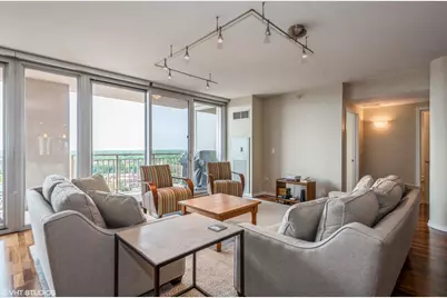 807 Davis Street #1501, Evanston, IL 60201 - Photo 4