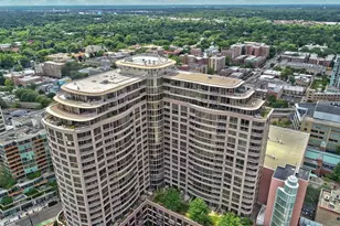 807 Davis St, Evanston, IL 60201 - Photo 2