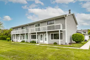 17490 W Chestnut Ln, Gurnee, IL 60031 - Photo 1