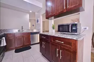 610 N May St, Chicago, IL 60642 - Photo 10