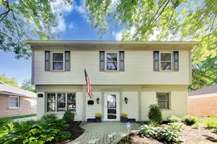 833 E Rockland Rd, Libertyville, IL 60048 - Photo 1