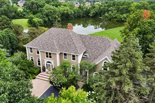 8 Lakeside Dr, South Barrington, IL 60010 - Photo 2