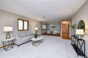 2S557 Bliss Rd, Sugar Grove, IL 60554 - Photo 4