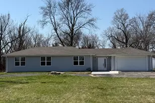 8418 Meadowbrook Dr, Burr Ridge, IL 60527 - Photo 2