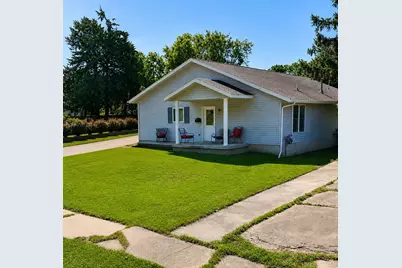 239 W Winnifred Street, Freeport, IL 61032 - Photo 10