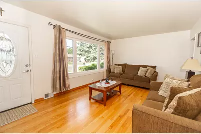201 S Michigan Avenue, Addison, IL 60101 - Photo 4