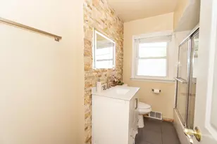 201 S Michigan Ave, Addison, IL 60101 - Photo 16