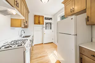 1921 W Estes Ave, Chicago, IL 60626 - Photo 2