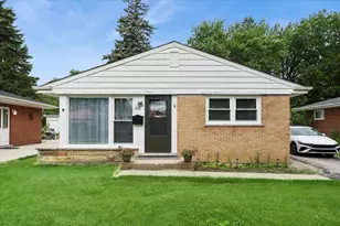 620 N Main St, Mount Prospect, IL 60056 - Photo 2