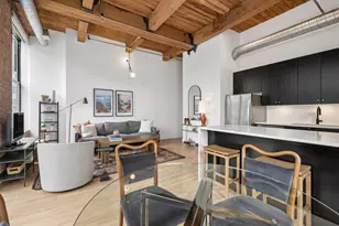300 W Grand Ave, Chicago, IL 60654 - Photo 8