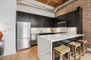 300 W Grand Ave, Chicago, IL 60654 - Photo 6