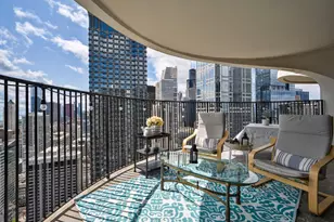 300 N State St, Chicago, IL 60654 - Photo 12