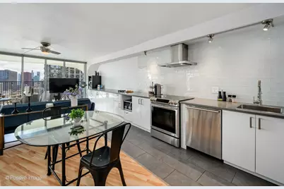 300 N State Street #4610, Chicago, IL 60654 - Photo 6