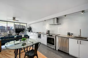 300 N State St, Chicago, IL 60654 - Photo 6