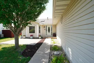 2115 THREE Forks Dr, Plainfield, IL 60586 - Photo 2