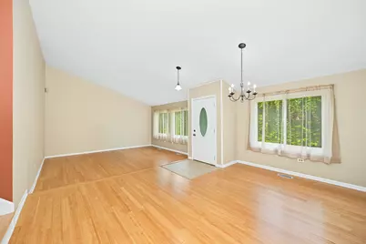 19 Elmwood Square, Indian Head Park, IL 60525 - Photo 8