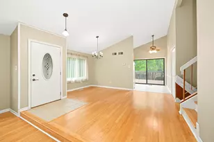 19 Elmwood Square, Indian Head Park, IL 60525 - Photo 10