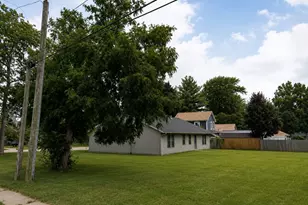 7 Arcade Ct, Freeport, IL 61032 - Photo 12