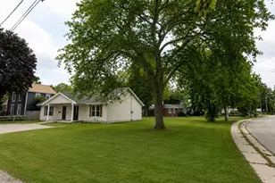 7 Arcade Ct, Freeport, IL 61032 - Photo 8