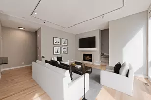 310 N Desplaines St, Chicago, IL 60661 - Photo 4