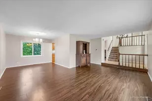 1487 Castlewood Dr, Wheaton, IL 60189 - Photo 6