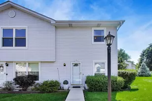 254 Peppertree Ln, Aurora, IL 60504 - Photo 2
