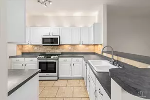 642 W Moreland Ave, Addison, IL 60101 - Photo 12
