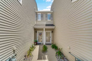 25021 Clare Cir, Manhattan, IL 60442 - Photo 4